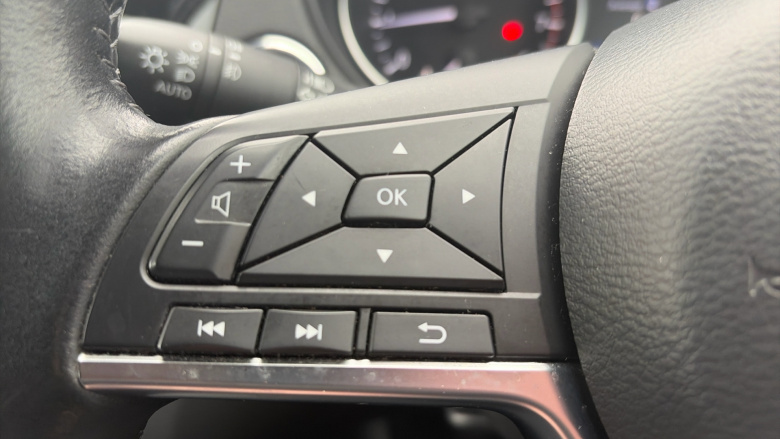 Nissan Qashqai 1.3 DiG-T N-Connecta 5dr Petrol Hatchback